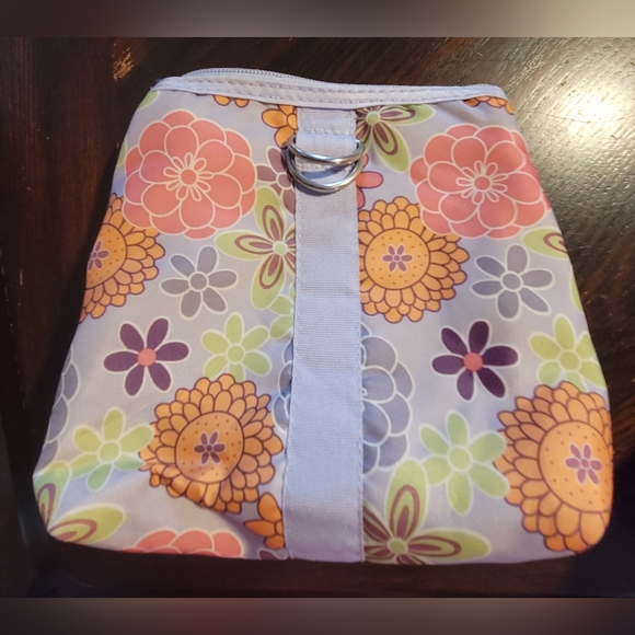 BABY Items Nuby Grip Silicone Food Tray, Kate Quinn Soft Rattle, Storage Bag - Picture 10 of 16